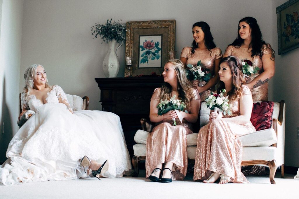 Brautkleider für curvy Frauen sind eine Erleichterung für Bräute, die keine Hochzeitsdiät machen möchten
